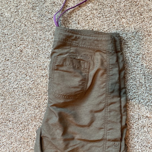 The North face lightweight shorts size 4 - Picture 2 of 3